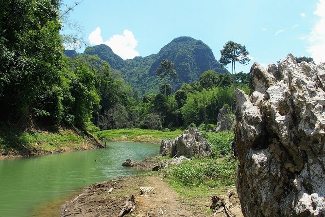 2-Day Khao Sok Jungle Safari from Krabi - Wat Mahathat Washiramongkol and the Hilltop Temple Break