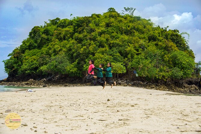 4 Islands Day Tour by Speed Boat from Ao Nang, Krabi - Phra Nang Cave Beach: shrine area, sacred symbols, and cave context