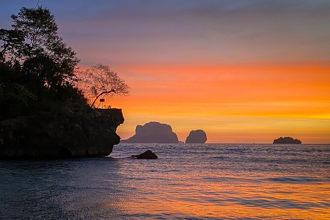 7 Island sunset tour by Speedboat | Catamaran plus BBQ & Plankton - Stop 5: Poda Island White Sand + Sunset Viewing