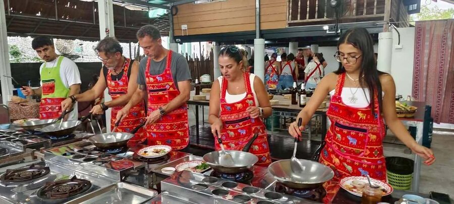 Ao Nang: Authentic Thai Local Cooking Class - Choosing Your Dishes: How Menus Work for Vegans, Halal, and Allergies