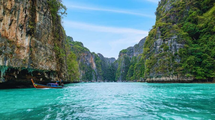 Ao Nang: Phi Phi Islands Speedboat or Catamaran Tour One day - Ao Nang to Phi Phi in a single day: why it feels worth it