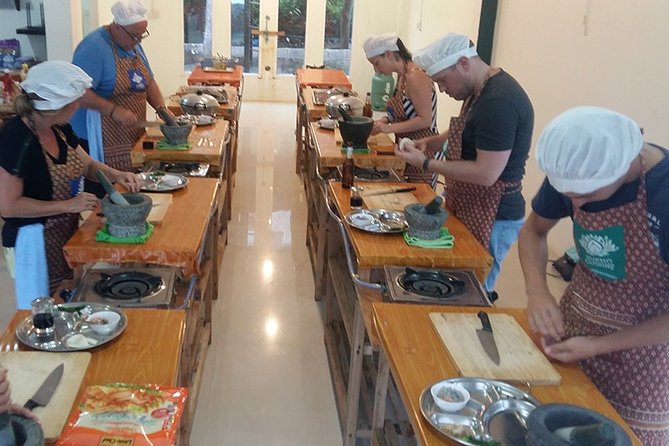 Dinner Cooking Class with Thai Master Chef at Sukho Cuisine Koh Lanta - 5:00pm to 6:00pm: soup time and the rhythm of cooking