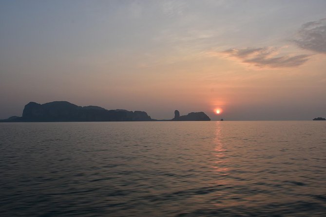 Early Bird Phi Phi Island & 4 Islands Speed Boat Tour from Krabi - Getting to Nopparat Thara Pier: breakfast fuel and real check-in time