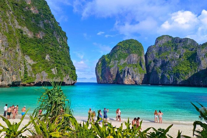 Early bird Phi Phi islands and 4 Islands by Speedboat Tour - Four Islands stretch: Bamboo, Chicken Island, Tup/Mohr sandbank, and Poda