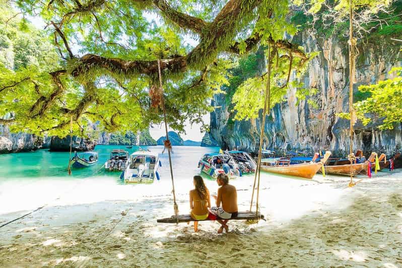 From Krabi: Hong Islands Day Trip by Speedboat with Lunch - Hong Lagoon: the photo stop that changes the mood