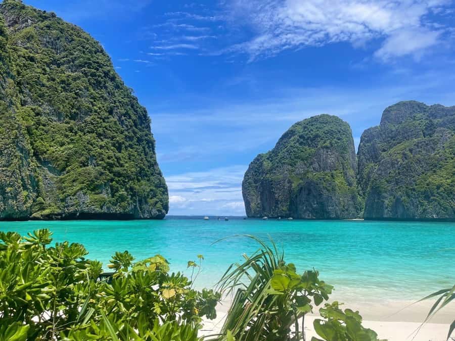 From Krabi: Phi Phi Early Bird & 4 Islands by Speedboat - Maya Bay: the big star, with strict rules