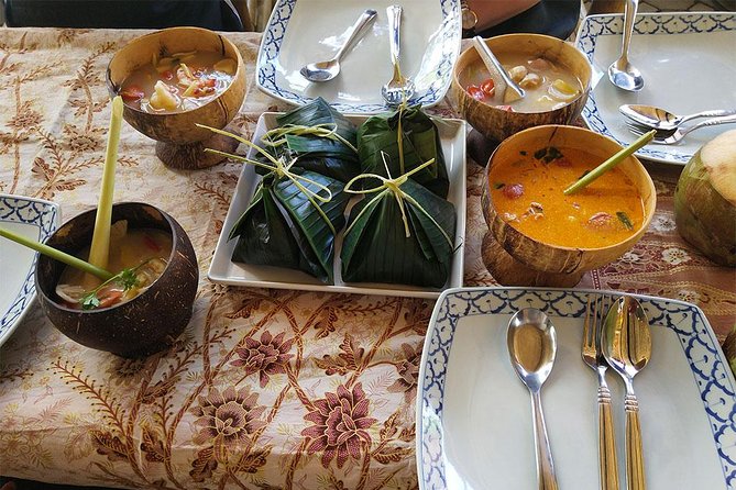 Home Style Family class with fruit carving and market tour - Cold-pressed coconut oil: what you learn and why it matters