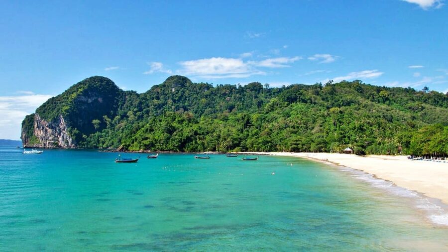 Ko Lanta: Emerald Cave and 4 Islands Tour by Longtail Boat - Koh Ngai Thai picnic lunch: beach time with real downtime