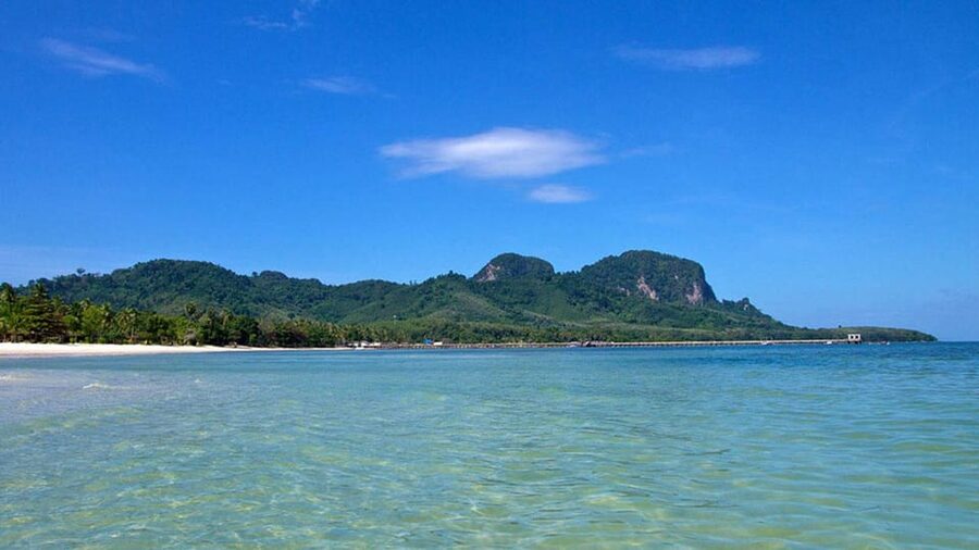 Ko Lanta: Emerald Cave and 4 Islands Tour by Longtail Boat - The return run to Ko Lanta Old Town Pier: how the longtail ride feels at the end