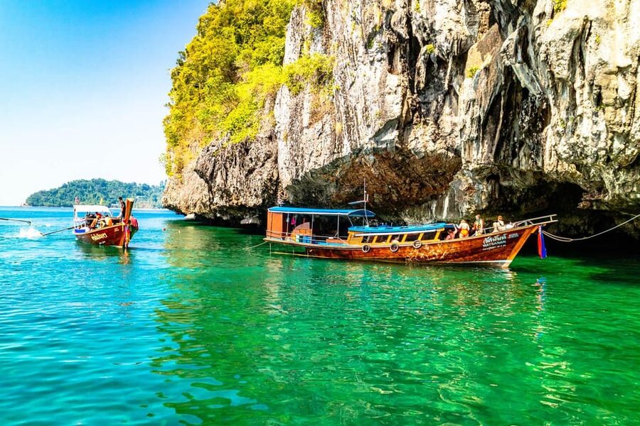 Ko Lanta: Emerald Cave and 4 Islands Tour by Longtail Boat - Group day reality check: comfort, safety, and who this fits best