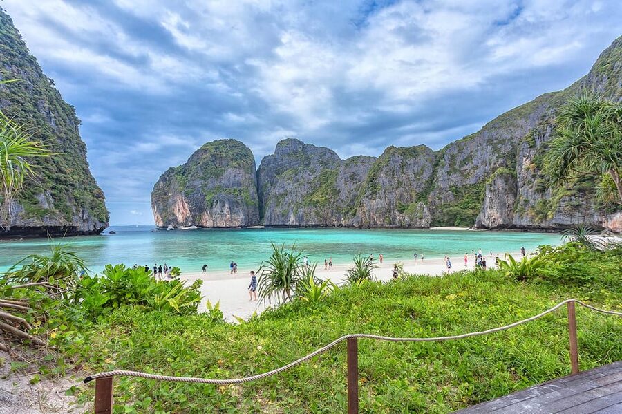 Ko Lanta: Maya Bay & Phi Phi Islands Full-Day Speedboat Trip - Shark Point on Koh Phi Phi: good odds, no guarantees