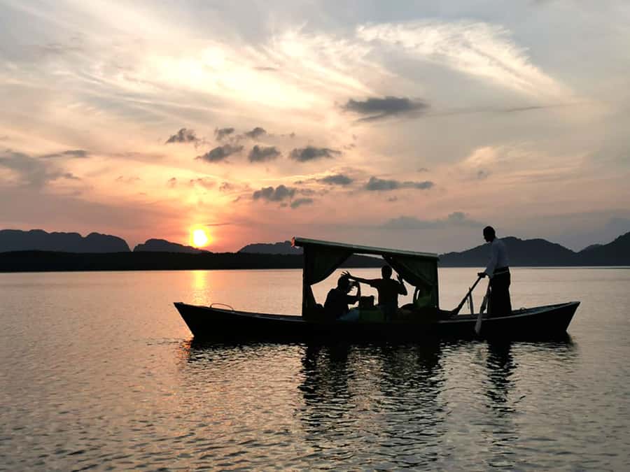 Ko Lanta: Sunrise Gondola Boat Ride with Breakfast - Breakfast and Coffee: A Very Thai Morning Meal