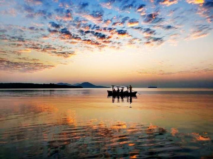 Ko Lanta: Sunrise Gondola Boat Ride with Breakfast - Who Should Book This Gondola Ride (And Who Might Want to Skip It)