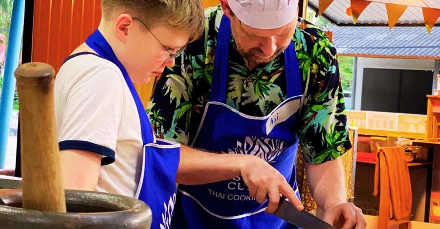 Ko Lanta: Thai Cooking Class with Market Tour and Dinner - A Market Tour That Makes Thai Cooking Click
