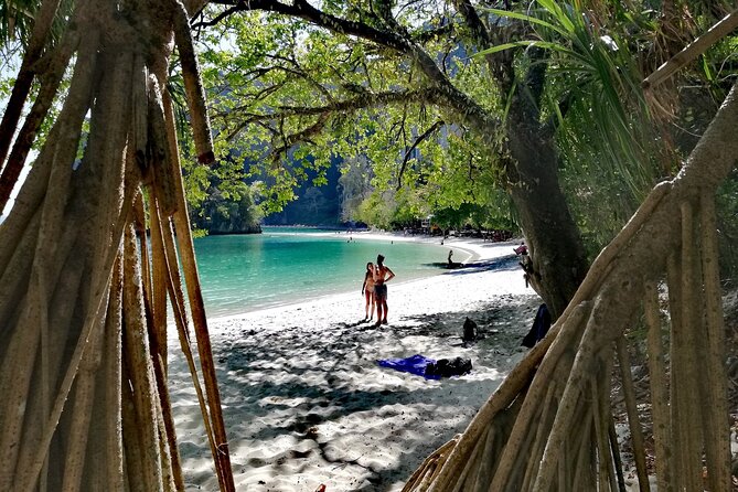 Koh Hong Private Tour from Krabi by Speedboat - Lunch on the beach: Thai food, options for kids, and easy refueling