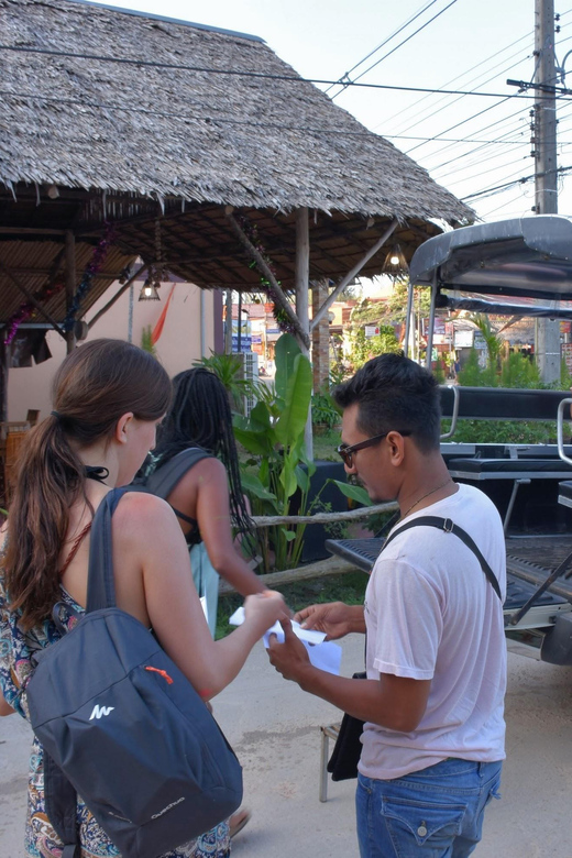 Koh Lanta: 4 Islands and Emerald Cave Tour by Longtail Boat - Koh Chueak Snorkeling and Sea-Cave Stops: What the First Stop Feels Like