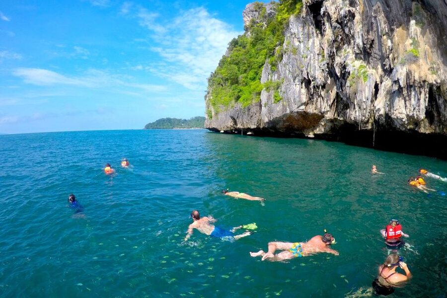 Koh Lanta: 4 Islands, Emerald Cave & Koh Kradan by Speedboat - Food on the Sand: Buffet Lunch and Vegetarian Reality