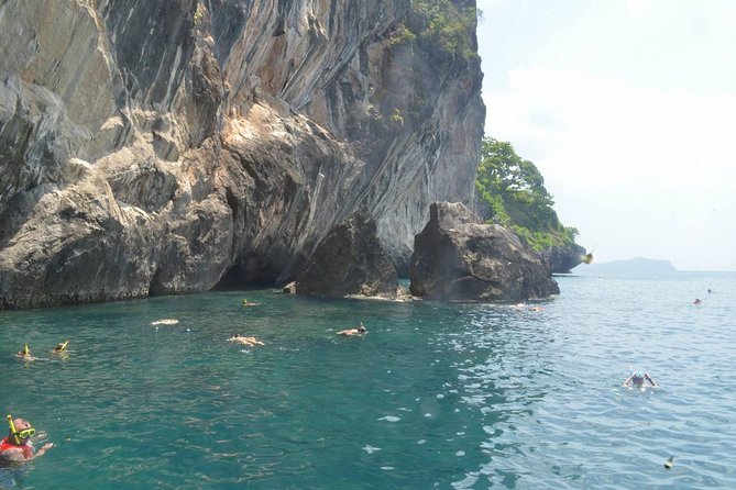 Koh Lanta: 4 Islands Tour by Speedboat with Snorkeling - Guide and Organization: The Human Part of a Speedboat Day
