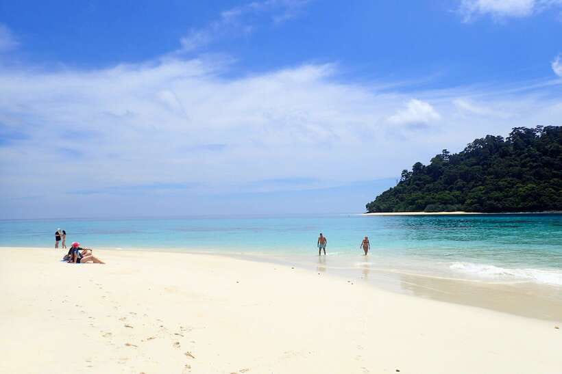 Koh Lanta: Adventure Sea Tour to Koh Rok and Koh Haa - Ao Man Sai Beach and the buffet lunch on Koh Rok Nai