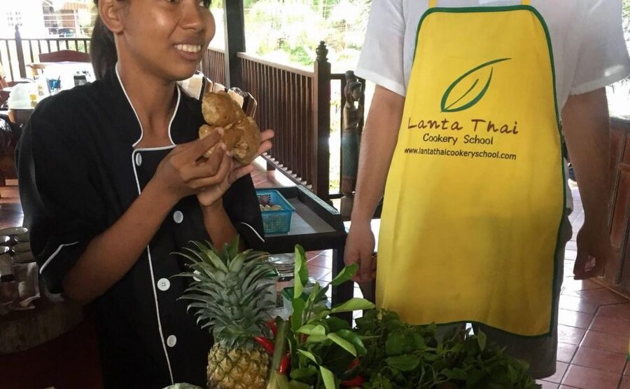 Koh Lanta: Evening Course at Lanta Thai Cookery School - Practical tips: shoes, spice choices, and avoiding end-of-class stress