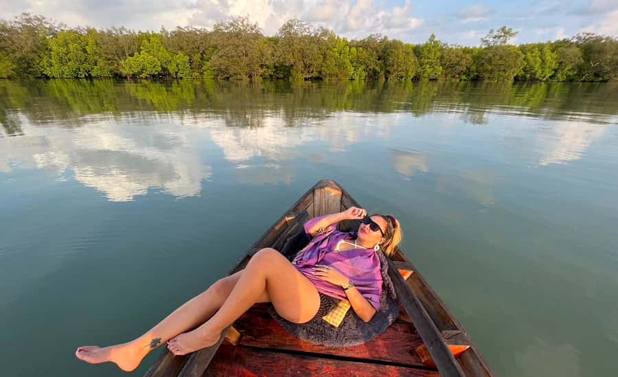 Koh Lanta: Romantic Sunrise Private Gondola Tour - Breakfast on the boat: local food, simple comfort