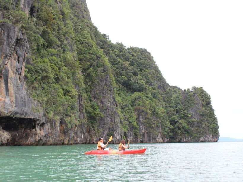 Koh Lanta: Sea Cave Kayaking and Talabeng Island Tour - Thung Yee Pheng mangrove forest: the slow start that pays off