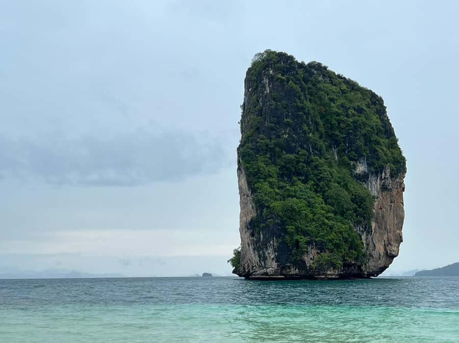 Krabi: 4 Islands & Ko Hong Private Long-tail Boat Tour - Hong Island Bay: lagoons, snorkeling, and that giant red rock view