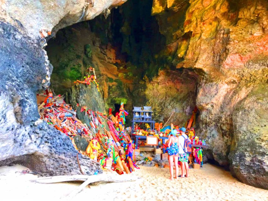 Krabi: 4 Islands Sunset Longtail Boat Tour with BBQ Dinner - Ko Poda (Poda Island): Beach Time and the Dinner Shift