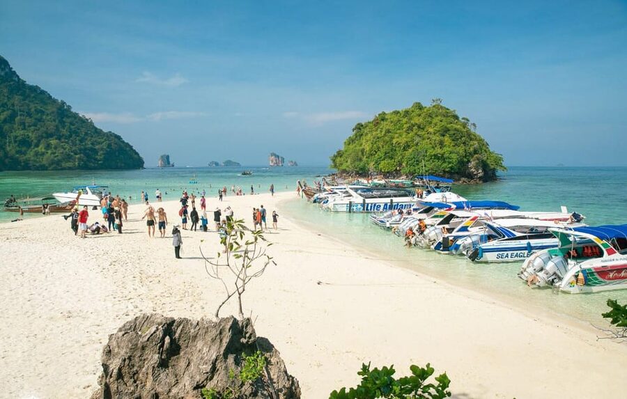Krabi: 4 Islands & Thale Waek's Sandbar Tour By Speedboat - Poda Island lunch and beach time that actually helps