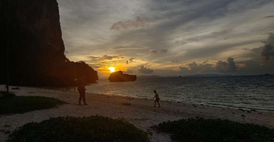 Krabi: 7 Island Sunset With BBQ & Plankton Speed Boat Tour - Entering Krabi’s 7-Island Sunset Day: What Makes It Work
