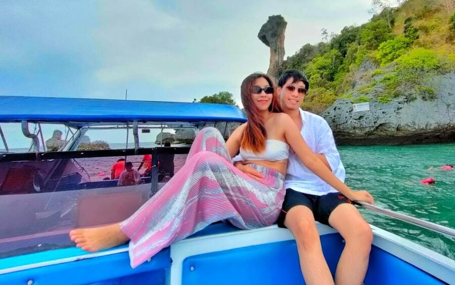 Krabi: 7 Islands Sunset Hopping Cruise with BBQ & Plankton - Thale Waek’s sandbar moment: where low tide turns into a photo mission