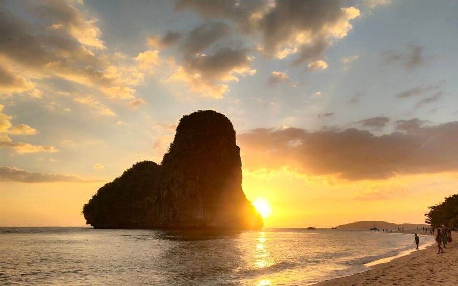 Krabi: 7 Islands Sunset Hopping Cruise with BBQ & Plankton - Boat ride realities in Krabi: what choppy water does to your day