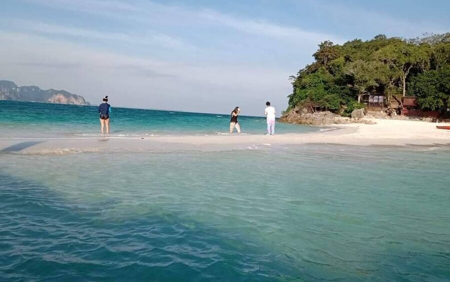 Krabi: 7 Islands Sunset Hopping Cruise with BBQ & Plankton - Guides matter here: English-speaking crews who keep things moving