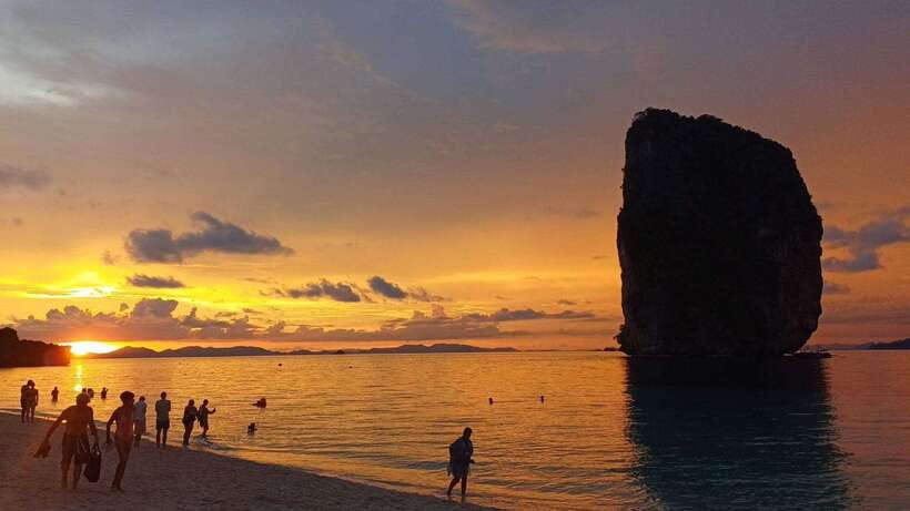 Krabi: 7 Islands Sunset Tour & BBQ & Bioluminescent Plankton - Chicken Island and Ao Pu Ya: Coral Edges, Clownfish Chances, and Photo Time