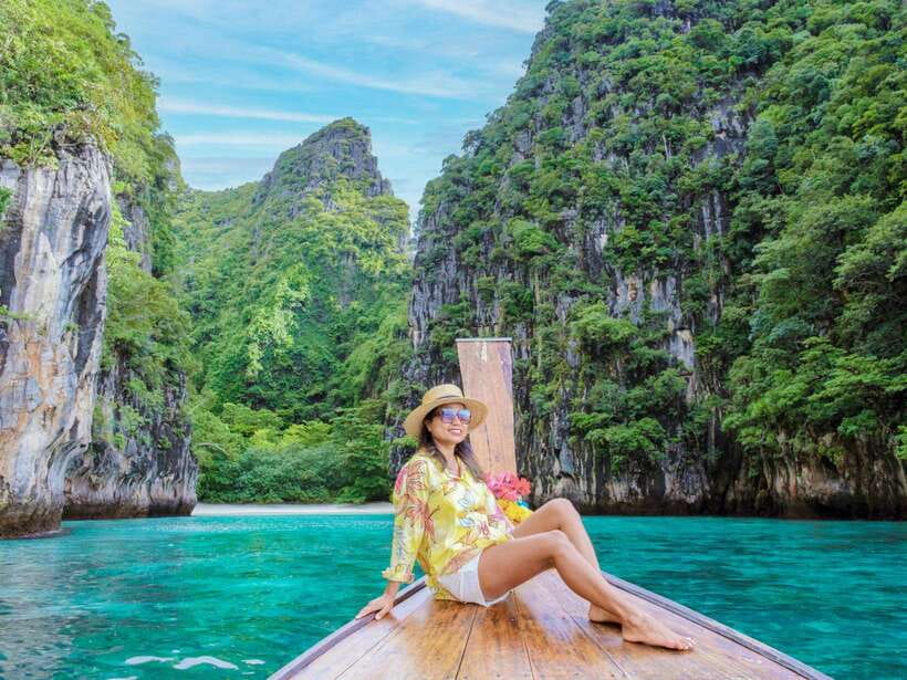 Krabi: 7 Islands Sunset Tour with Plankton Swim and BBQ - Island stop 1: Phra Nang and Railay area coastline views