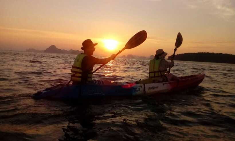 Krabi: Ao Thalane Sunset Kayak adventure (group of 10 max) - Sunset viewing from the inlet: the payoff part