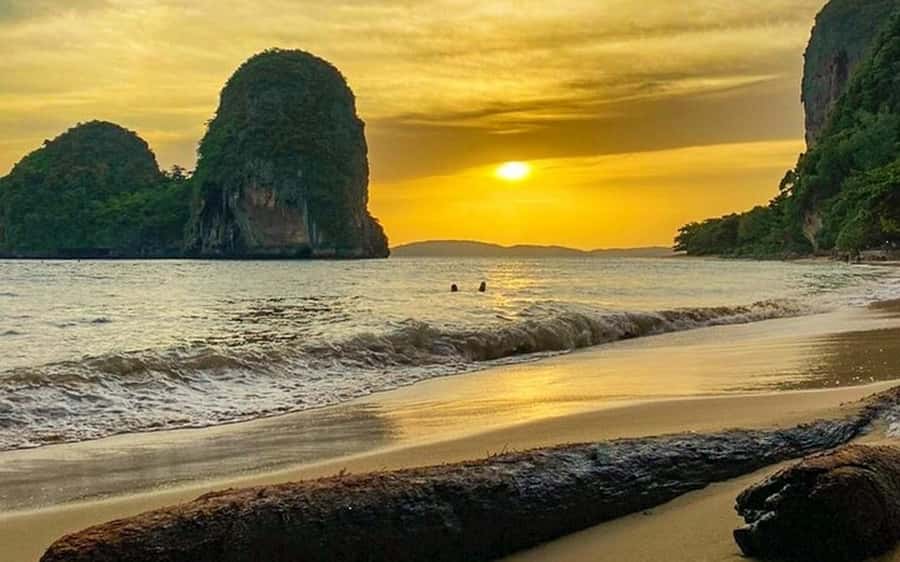 Krabi: Bioluminescent Plankton, Snorkeling & Sunset Tour - Sunset BBQ at Ko Poda: halal, vegetarian, and actual beach views