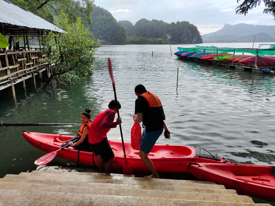 Krabi: Early bird kayak through Ao Thalane on private guide - First briefing + kayak setup: you get comfortable fast