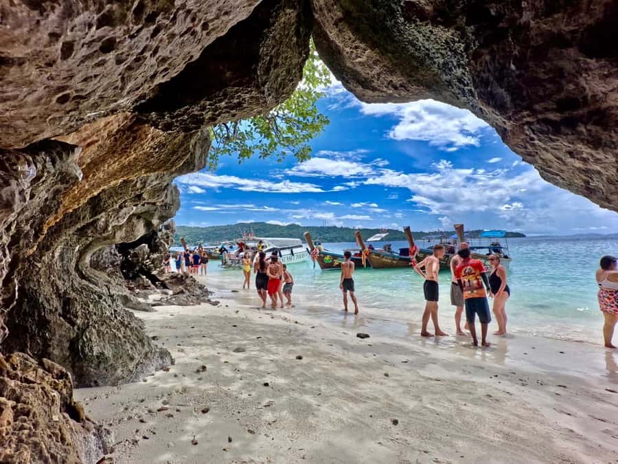 Krabi: Early Bird Phi Phi, Maya & 4 Islands Speedboat Tour - Railay Beach hop-on stop: stretch your legs, then the real chase begins