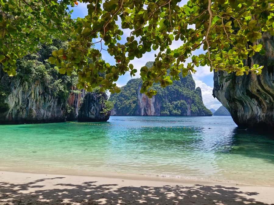 Krabi Hong Island by Luxury Vintage Boat - Hong Island Bay: swimming, snorkeling, and picnic lunch