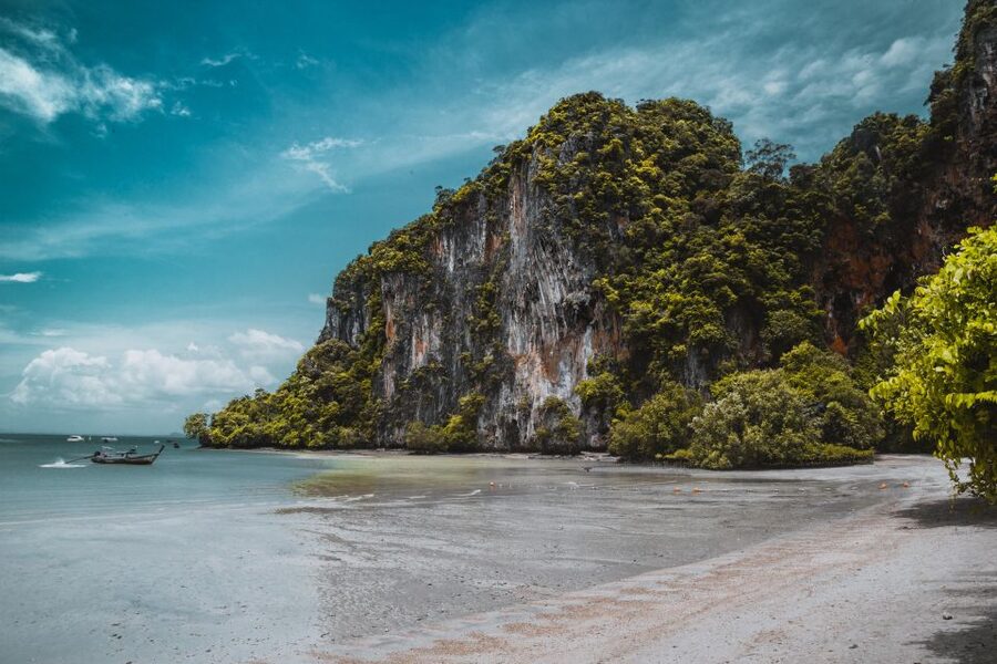 Krabi: Hong Island & Ko Pak Bia Tour with Sunset Dinner - The Beach BBQ Dinner: When You Eat Matters