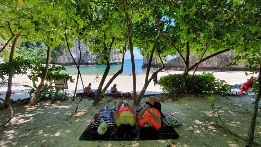 Krabi: Hong Islands Day Trip by Speedboat with Lunch - Getting to Hong Islands: pickups and the speedboat rhythm