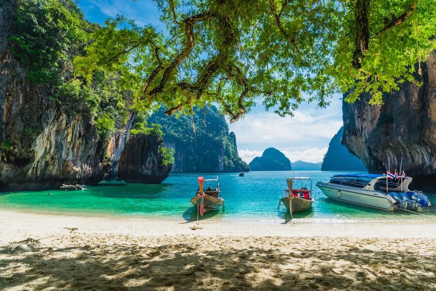 Krabi: Hong Islands Day Trip by Speedboat with Lunch - Kayaking in Hong’s lagoon: clear water, calm effort