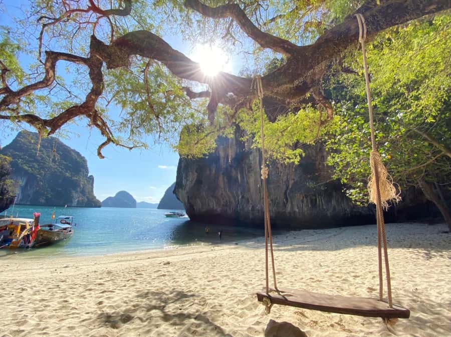 Krabi: Hong Islands Early Bird Tour with Breakfast - Hong Island and the Narrow Passage Into Hong Lagoon