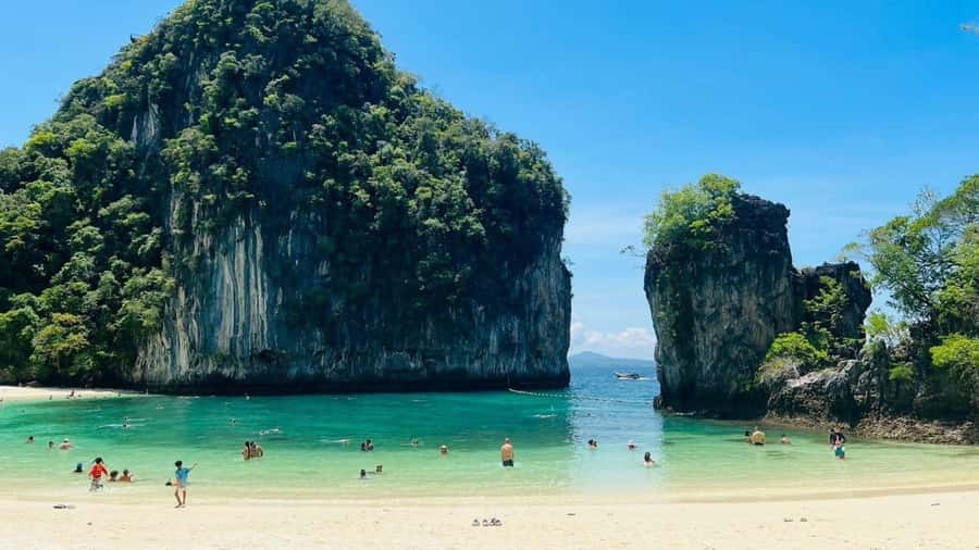 Krabi: Hong Islands Full-Day Private Speedboat Charter Tour - The 8 AM pickup and Nopparattara Beach check-in: get the day off on the right foot