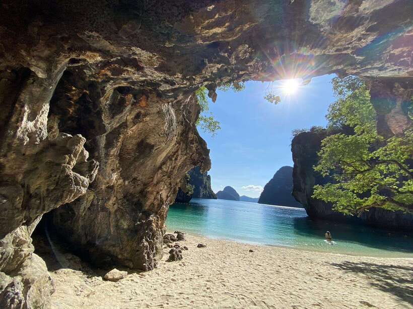 Krabi: Hong Islands Private Boat Trip & Snorkeling - Hong Islands lagoon by longtail: the magic starts at the entrance