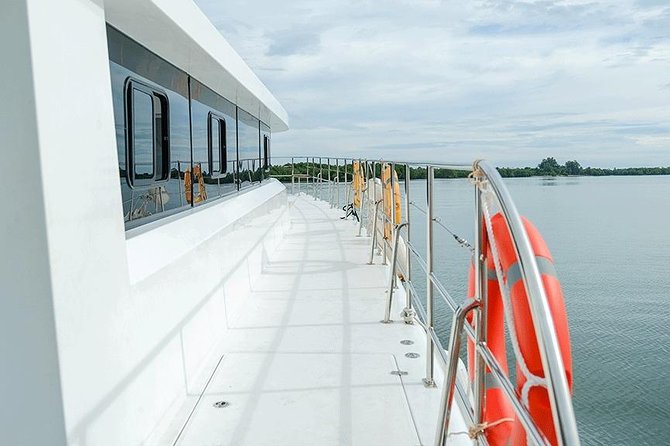 Krabi Hong Islands Sunset Party Catamaran Cruise - Ko Pak Ka: paddleboard and kayak time in clear water