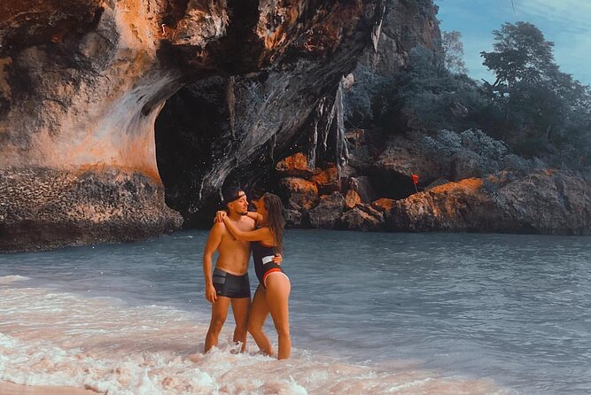 ️ Krabi Instagram Tour: The Most Famous Spots (Private & All-Inclusive) - Wat Kaew Korawaram: a short temple visit with city-hill views