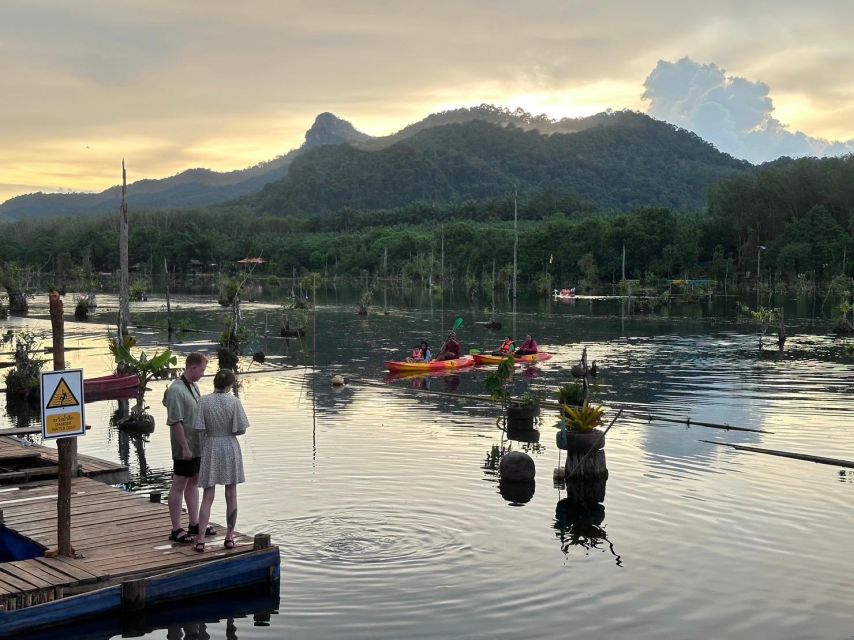 Krabi: Klong Root Kayaking Viewpoint,Fish Feeding and more - Fruit stop and water break: the practical reset
