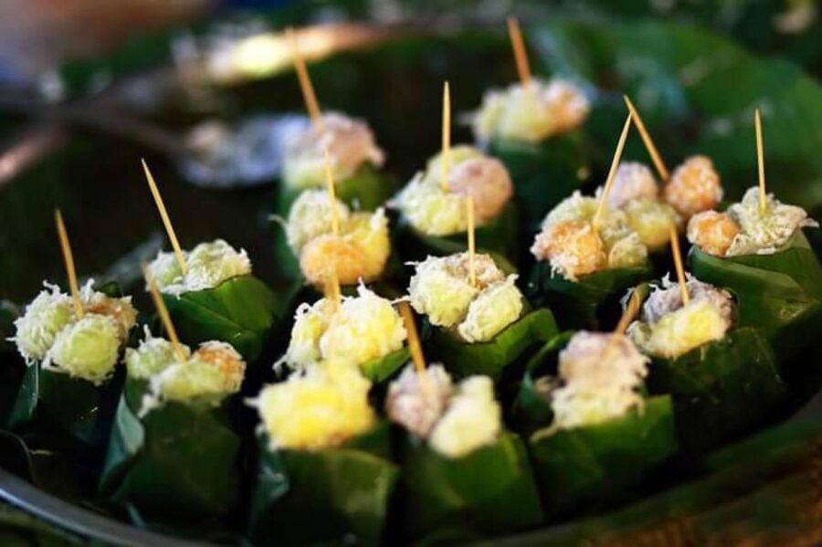 Krabi: Local Street Food Night Tour - Entering Krabi Town After Dark: Why the Night Market Format Works